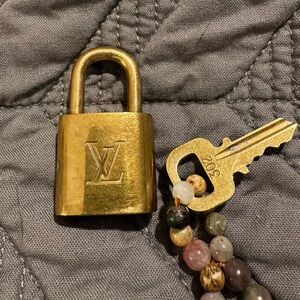Louis Vuitton - Classic brass luggage lock & key. #302